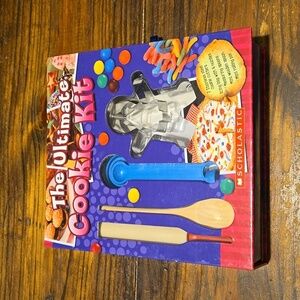 Scholastic Books The Ultimate Cookie Kit for Kid Bakers New